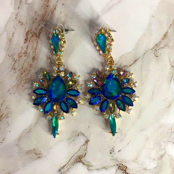 NEW Chandelier earrings with blue rhinestones - Picture 5 of 5
